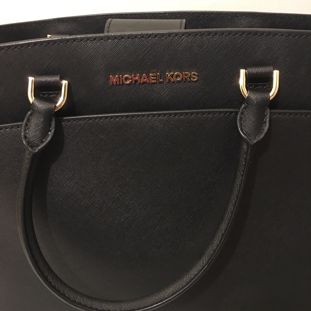 ❤️SOLD❤️Michael Kors tote - Picture 3 of 6